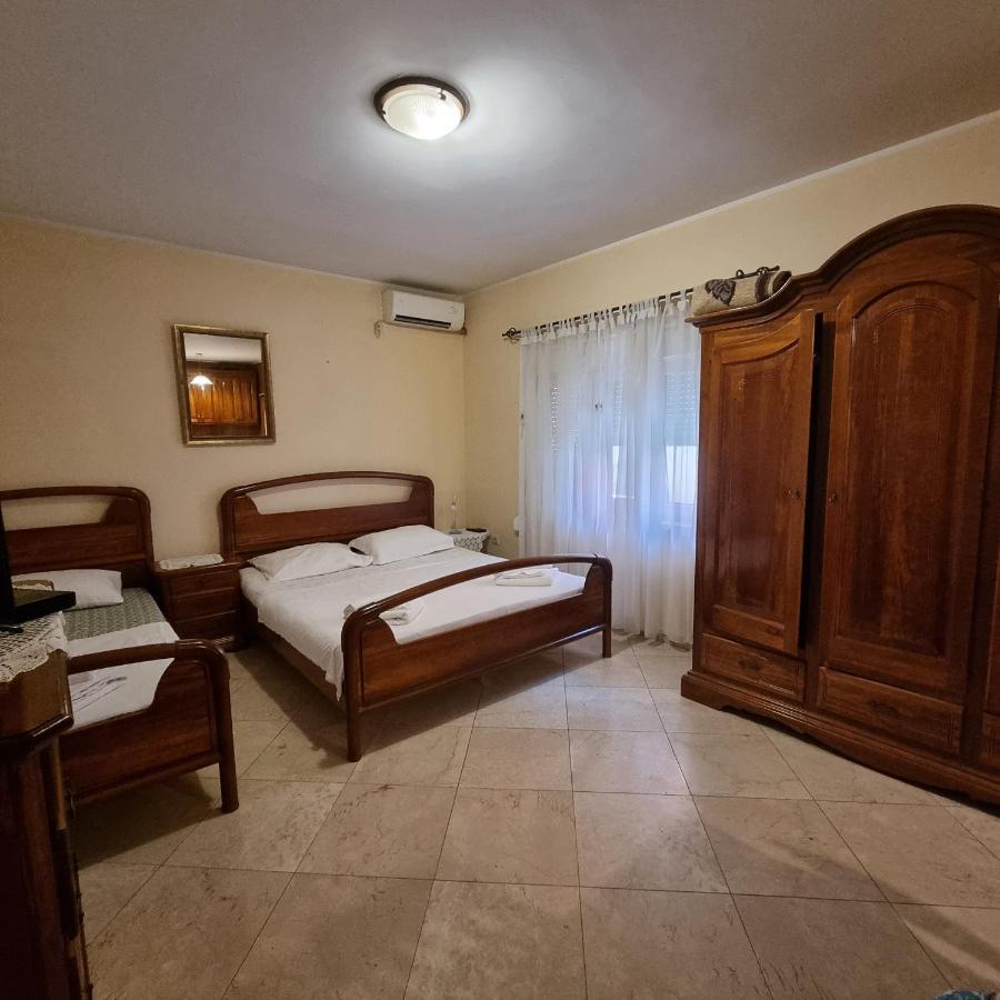 Apartment On The Shore Of The Bay Of Kotor With Free Wi-Fi Esterno foto